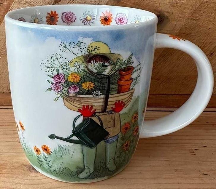 Kubek M98 Kobieta w ogrodzie z kwiatami