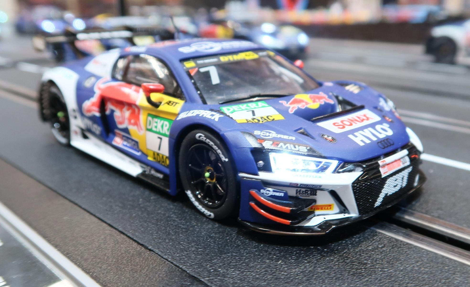 Auto Carrera D132 - 32044 Audi R8 LMS GT3