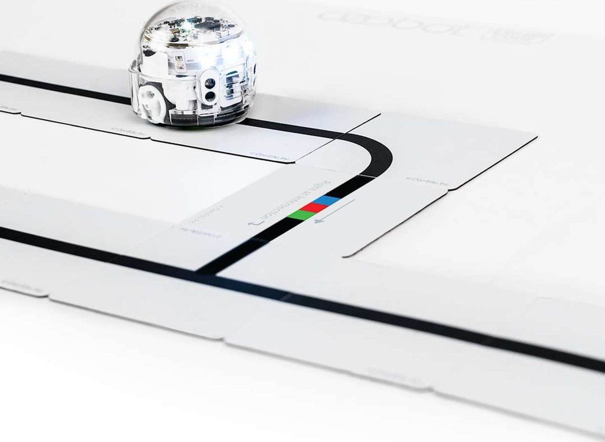 Ozobot Color Code Magnets, Base Kit, 36 Tiles