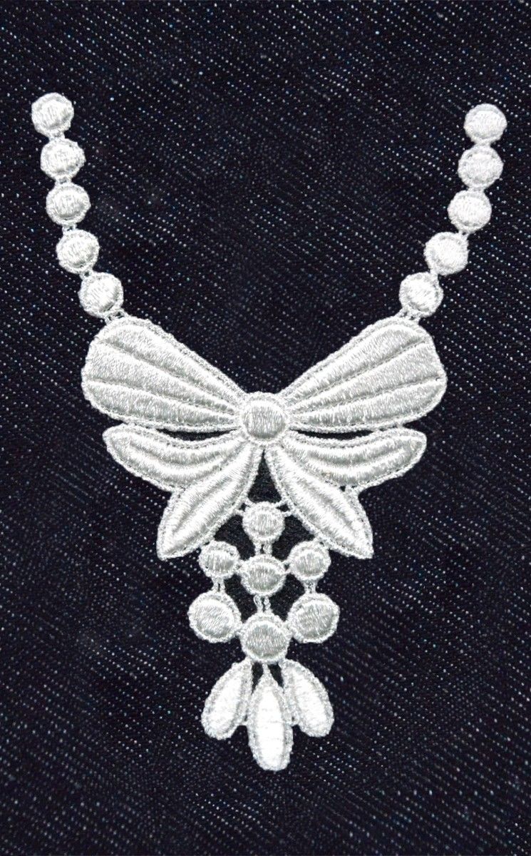 Ki-Sign Naprasow. Koronkowa Naszyjnik