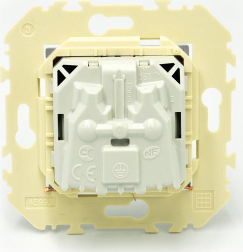 Efapel EFAPEL QUADRO45 GNIAZDO POJEDYNCZE Z UZIEMIENIEM 45479 KWPM