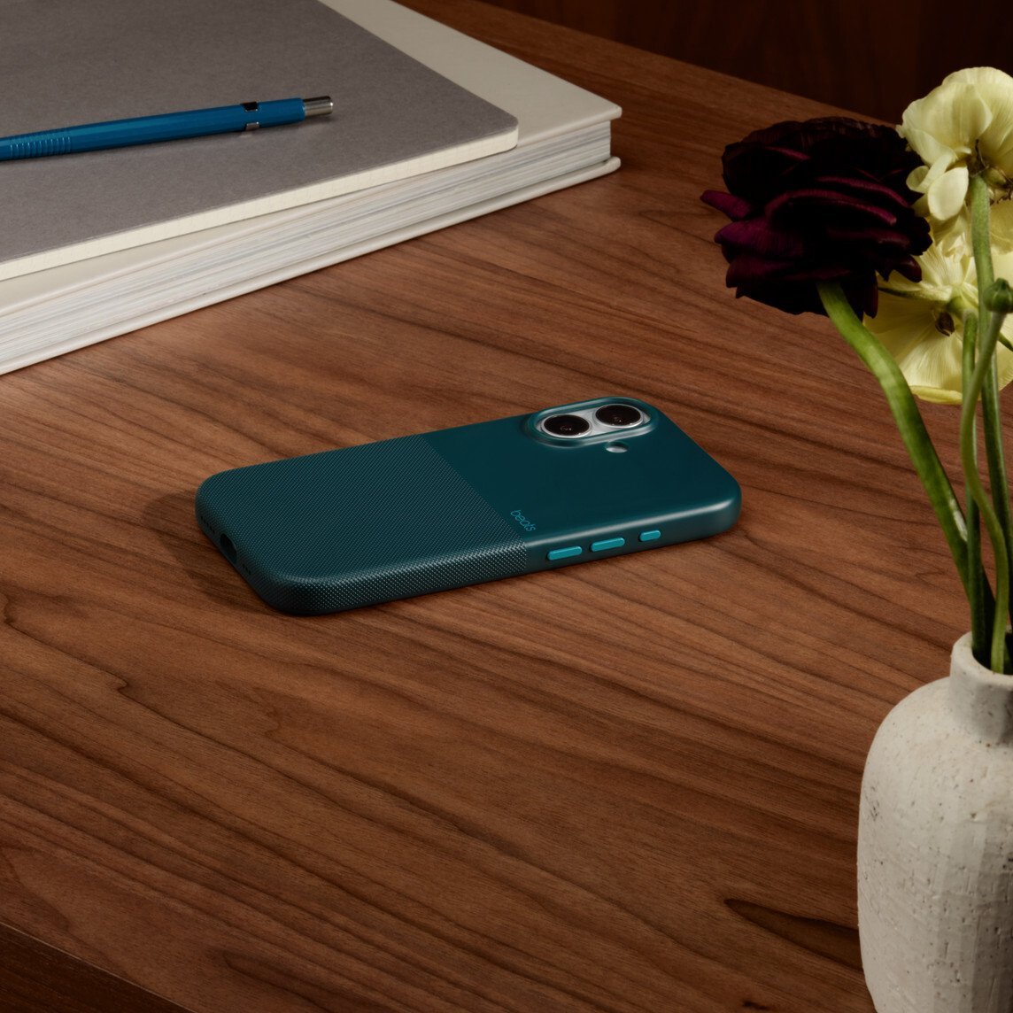 Beats iPhone 17 Rugged Case with MagSafe and Camera Control – Rocky Blue - MGJY4LL/A