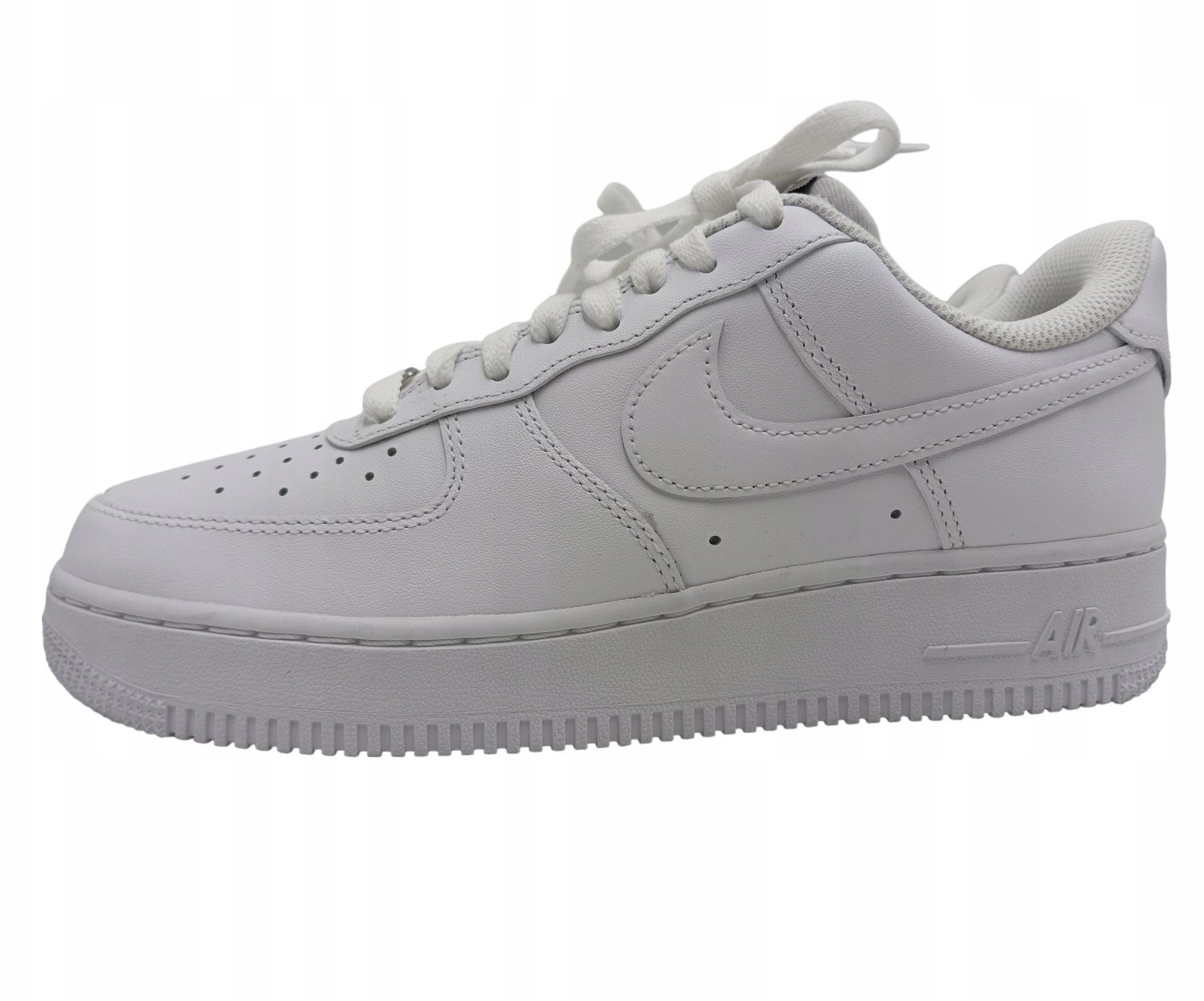 Nike Air Force 1 07 DX5883-100 białe 40