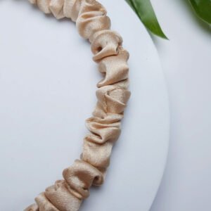 Yeye Satynowa opaska do włosów marszczonaYeye Ecru