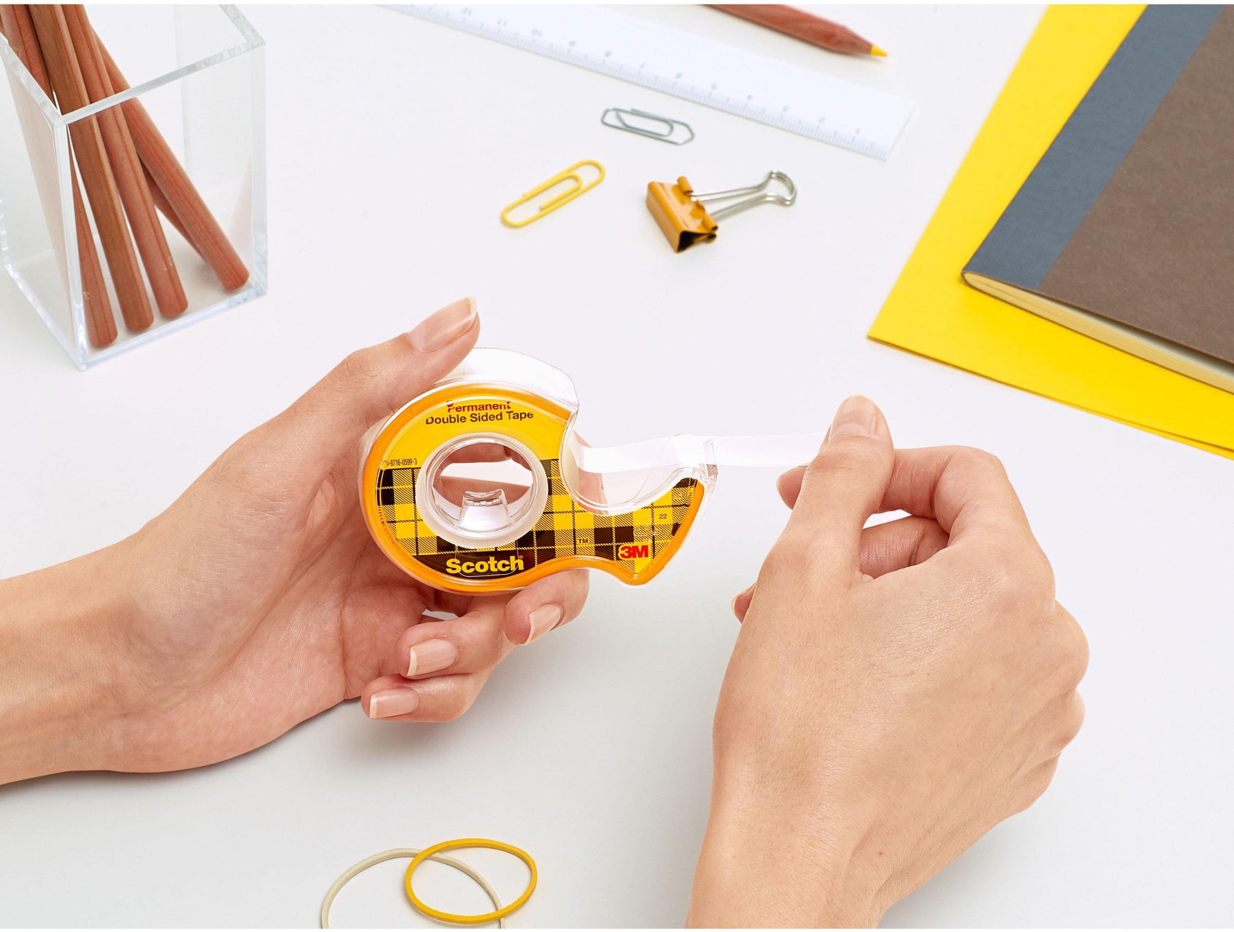 Scotch Doppels. Klebeband + Abroller 12mm x 6,3 136D-MDEU