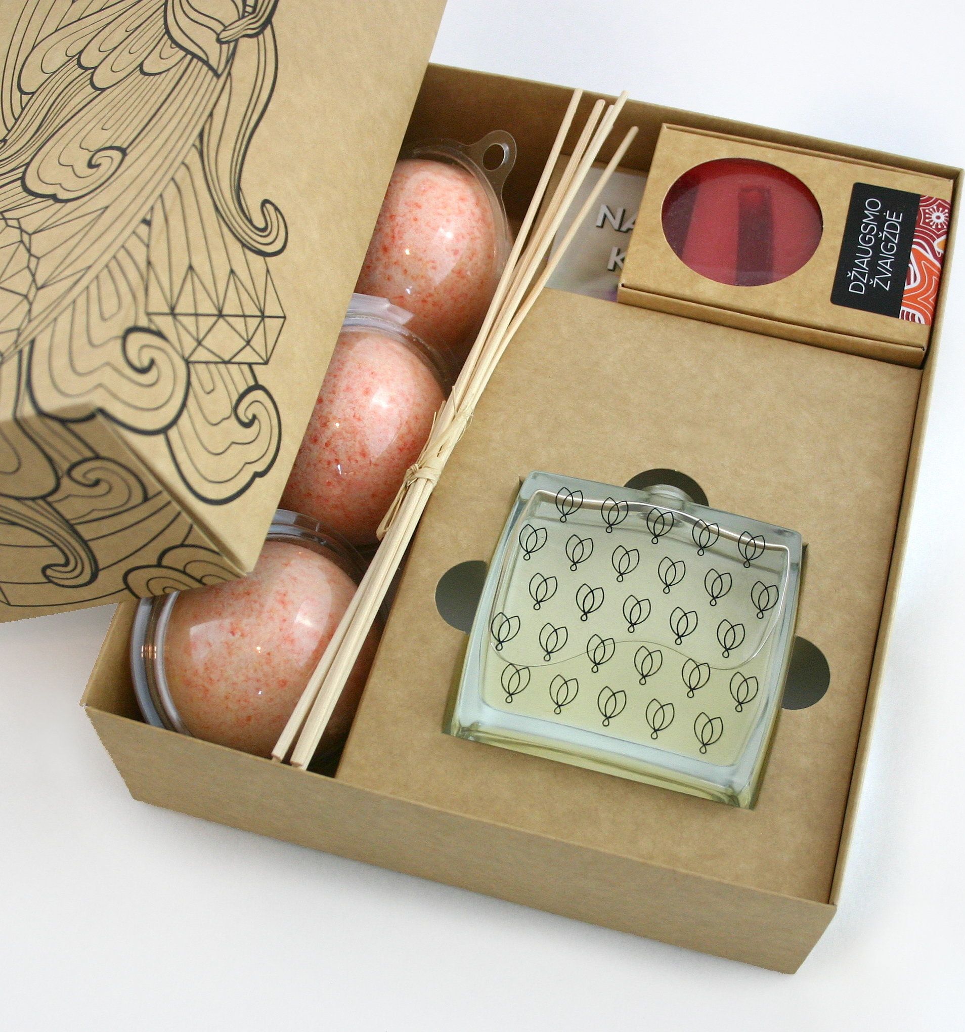 Aromika Namų kvapų rinkinys Aromika Džiaugsmo žvaigždė: namų kvapai su lazdelėmis 100 ml + vonios bumbulai 3 vnt + kvapusis muilas 100 g