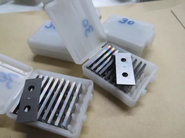 Nóż HW CG20MEA310 30X12X1,5X-35°