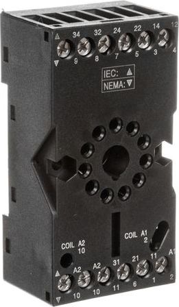 Relpol Gniazdo wtykowe do przekaźników R15 3P 12A 300V AC (można montować moduł czasowy COM3) GZP11 2613506