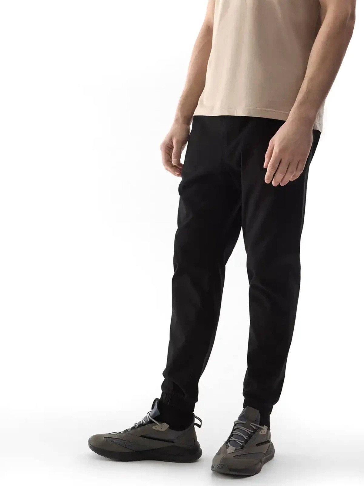 4f SPODNIE DRESOWE JOGGERY MĘSKIE 4FWSS24TTROM646-20S