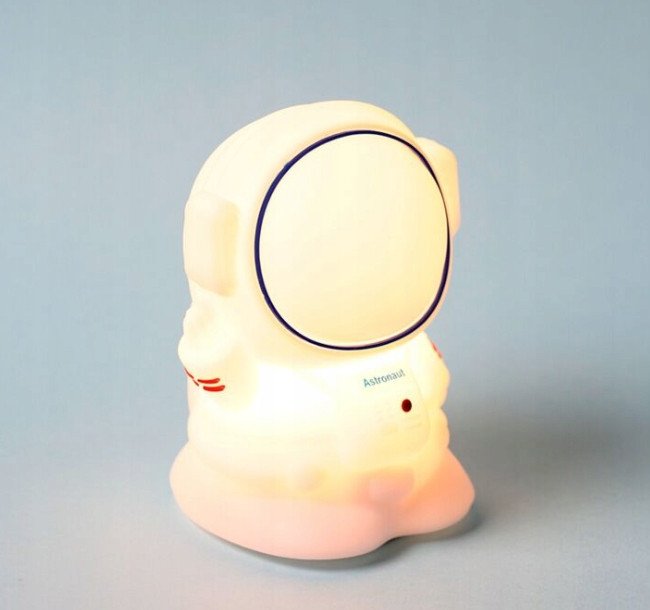Puckator Lampka nocna LED zmieniająca kolory Astronauta