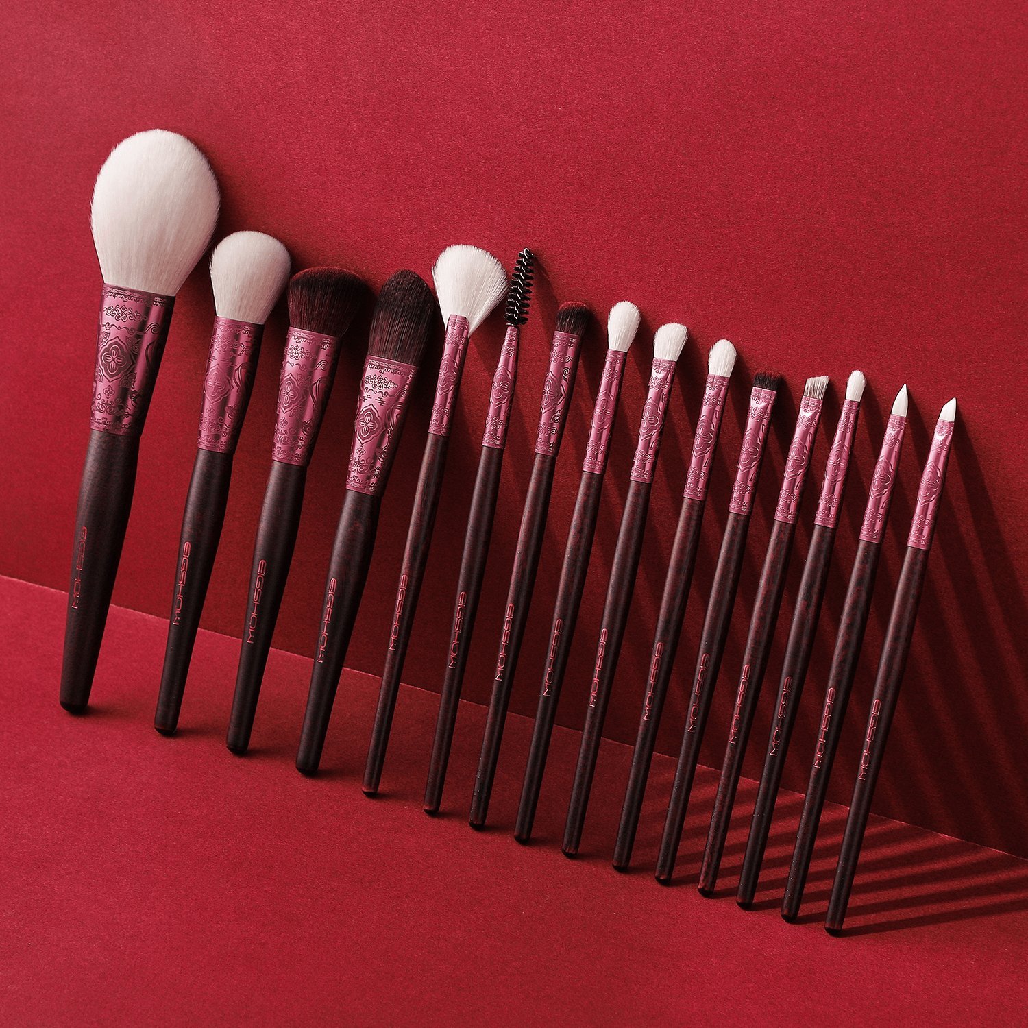 Eigshow Beauty Eigshow Flying Apsaras Ice Red Zestaw 15 pędzli do makijażu