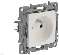 Legrand Gniazdo pojedyncze z/u 16 A 250 V z przesłonami białe (764527)