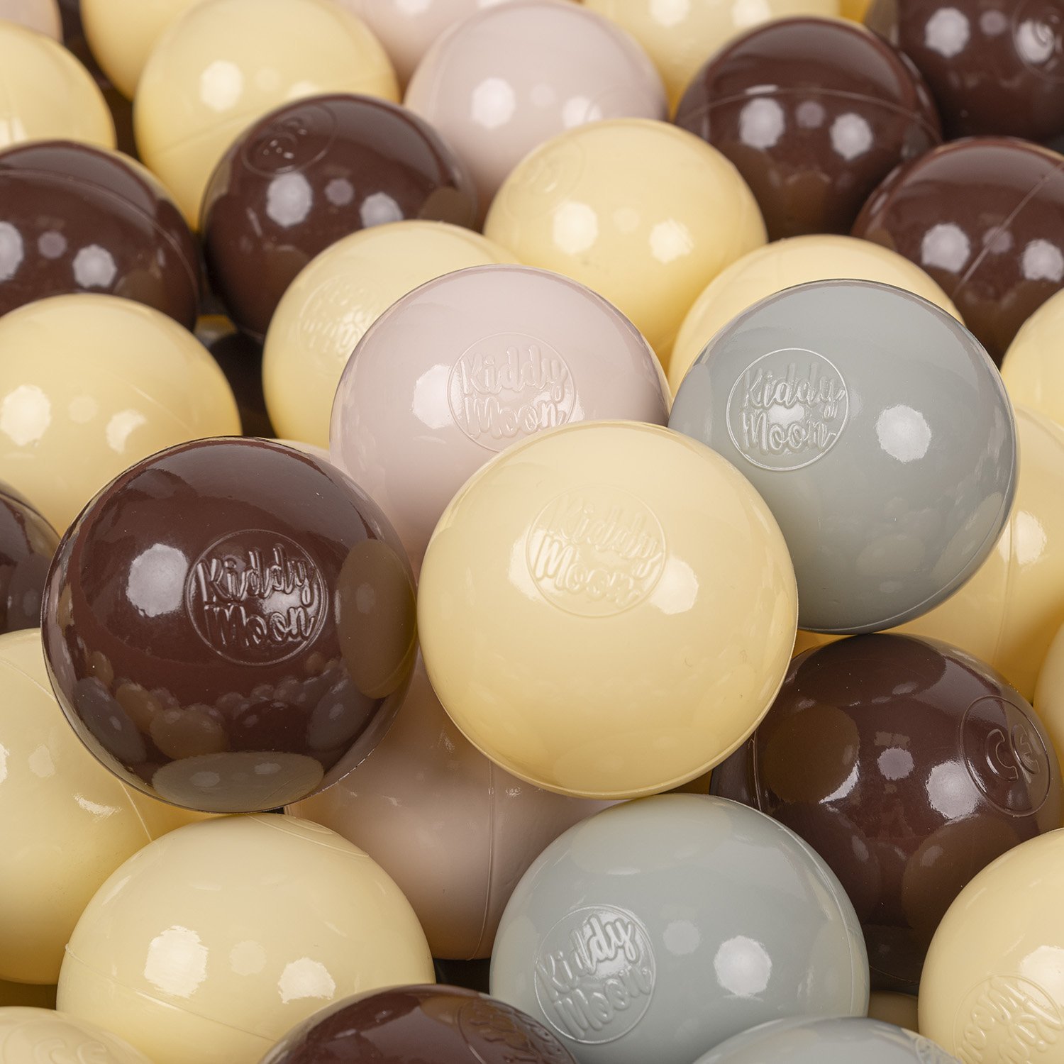 KiddyMoon KiddyMoon Plastikowe piłeczki 7cm pastelowy beż-zielonoszary-pastelowy żółty-brązowy 300 Zabawka zestaw kulek