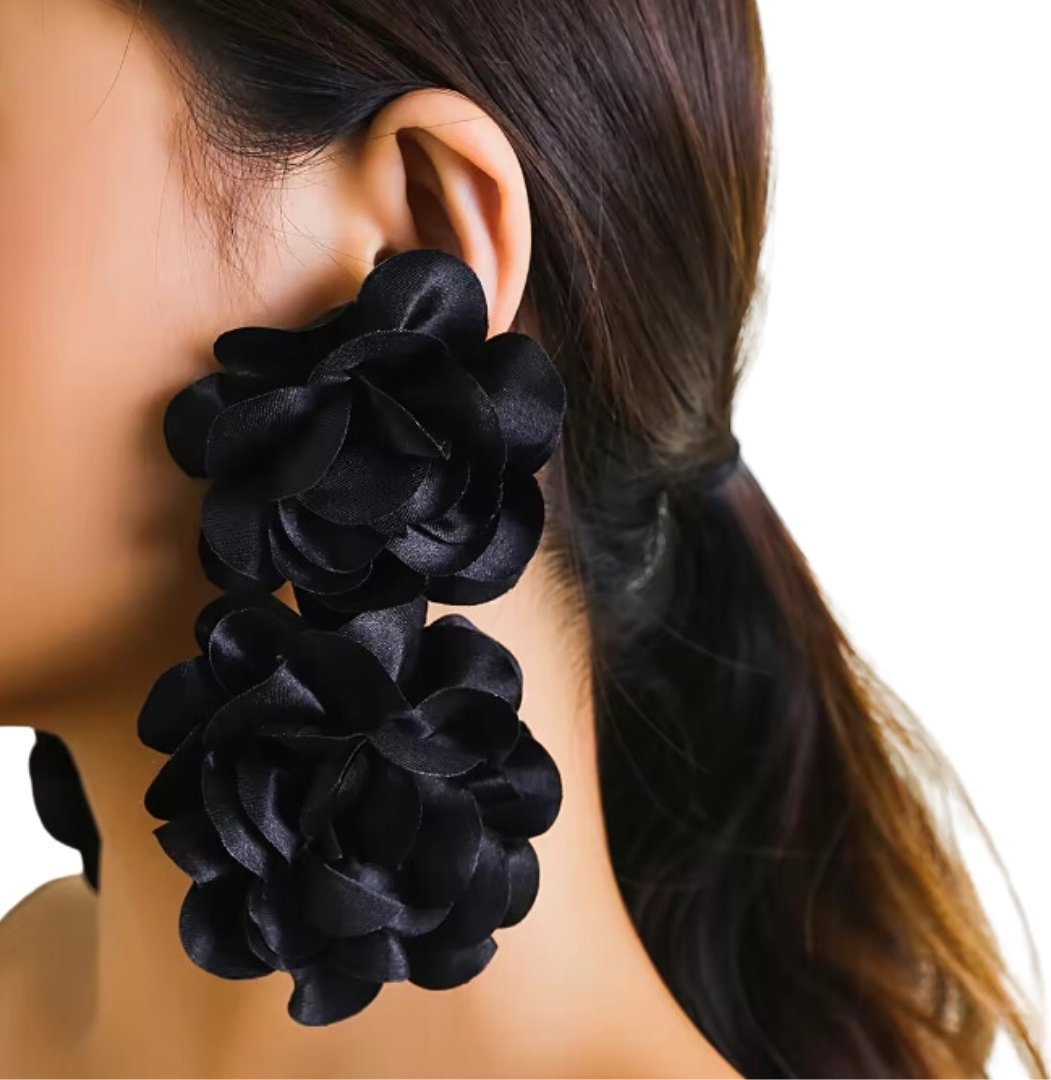 KOKONET Duże czarne kolczyki z kwiatami wiszące eleganckie satynowe 12cm