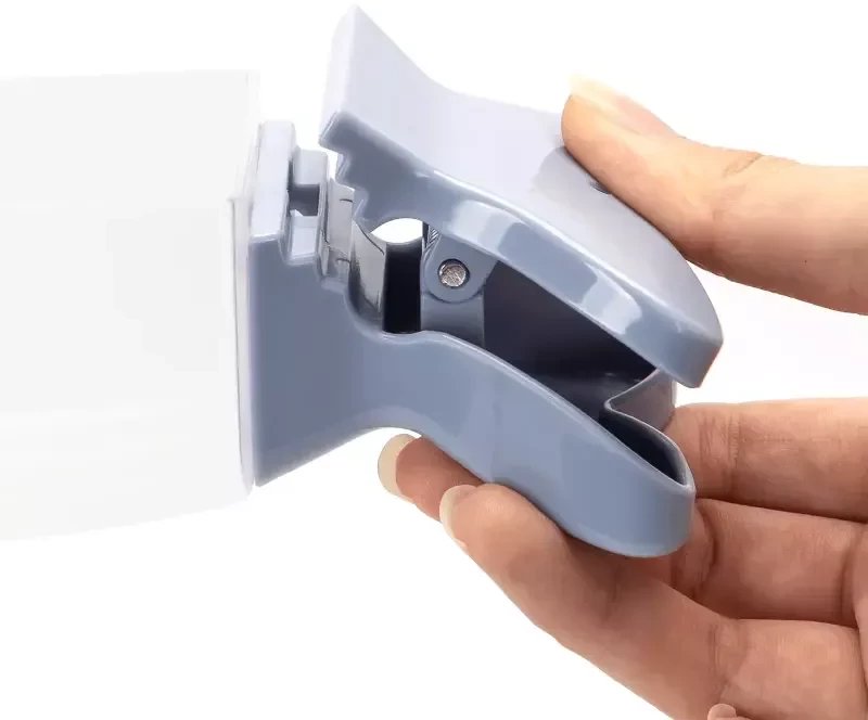 Łyżka do nakładania karmy z klipsem do zamykania torebek 19x9.5x6cm