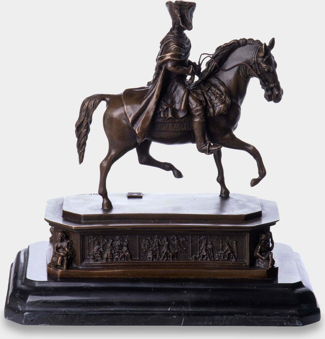 rzezbyzbrazu Fryderyk II na Koniu Rzeźba z Brązu