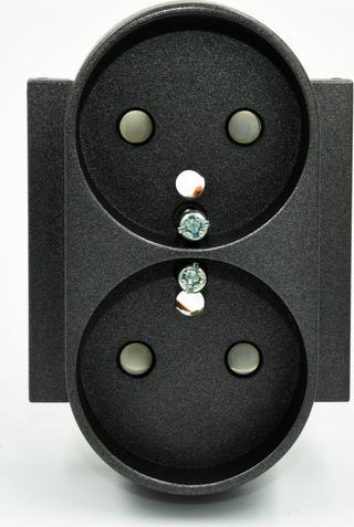 Efapel EFAPEL LOGUS90 ELEMENT CENTRALNY DO GNIAZDA PODWÓJNEGO Z UZIEMIENIEM GRAFIT 90656 TIS