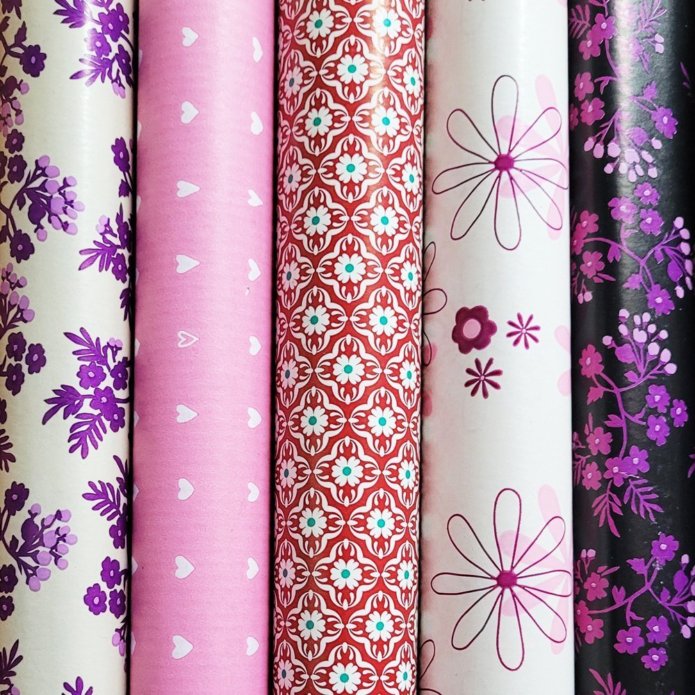 Papier różowy ozdobny do prezentów 57cmx10m ZST17