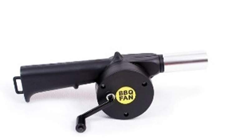 Dmuchawa z kołowrotkiem do rozpalania grilla