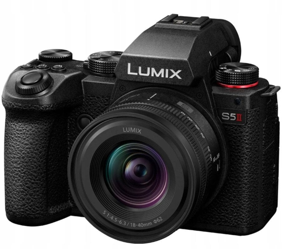 Panasonic Lumix DC-S5 II + 18-40mm