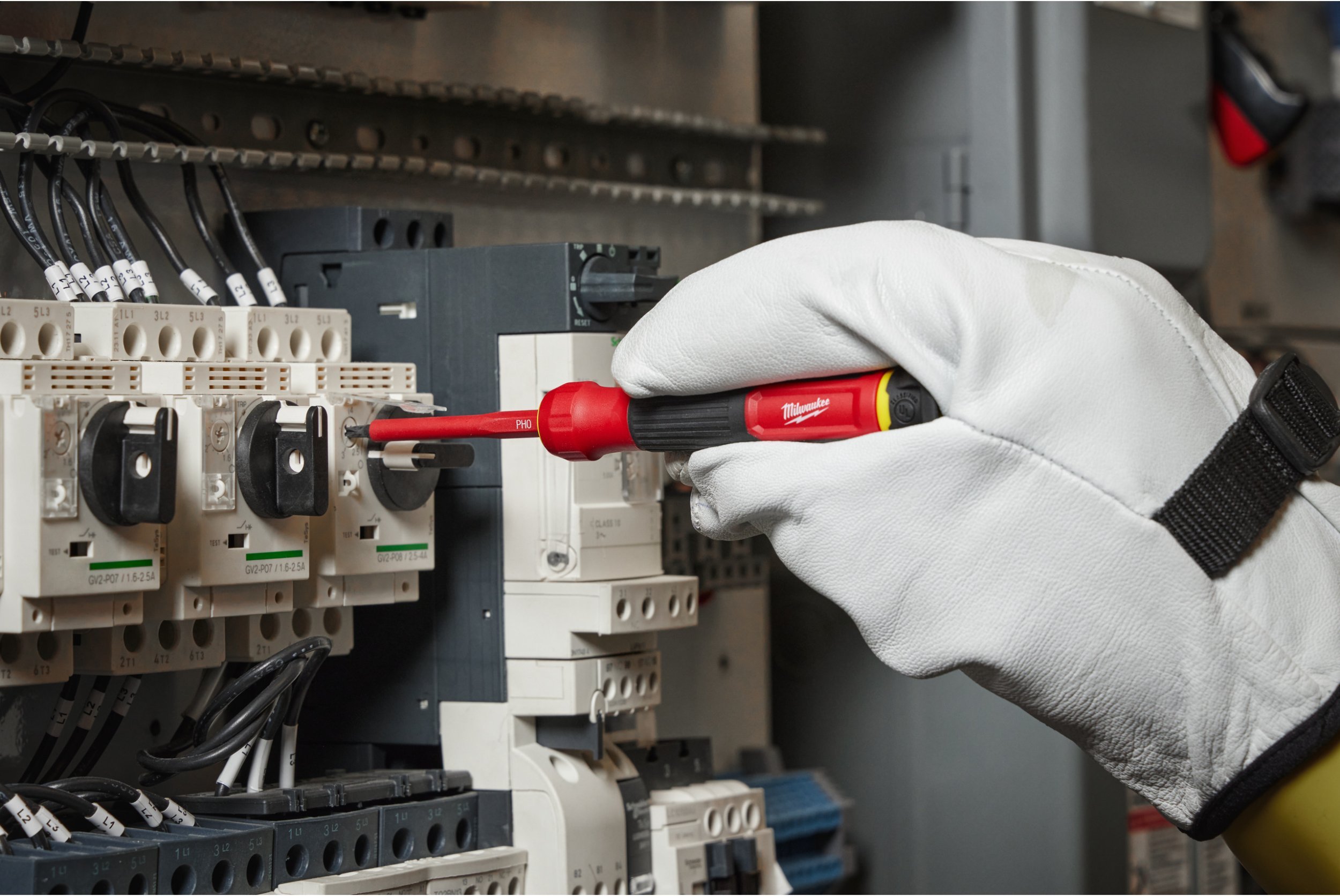 MILWAUKEE WKRĘTAK PRECYZYJNY IZOLOWANY 8 w 1