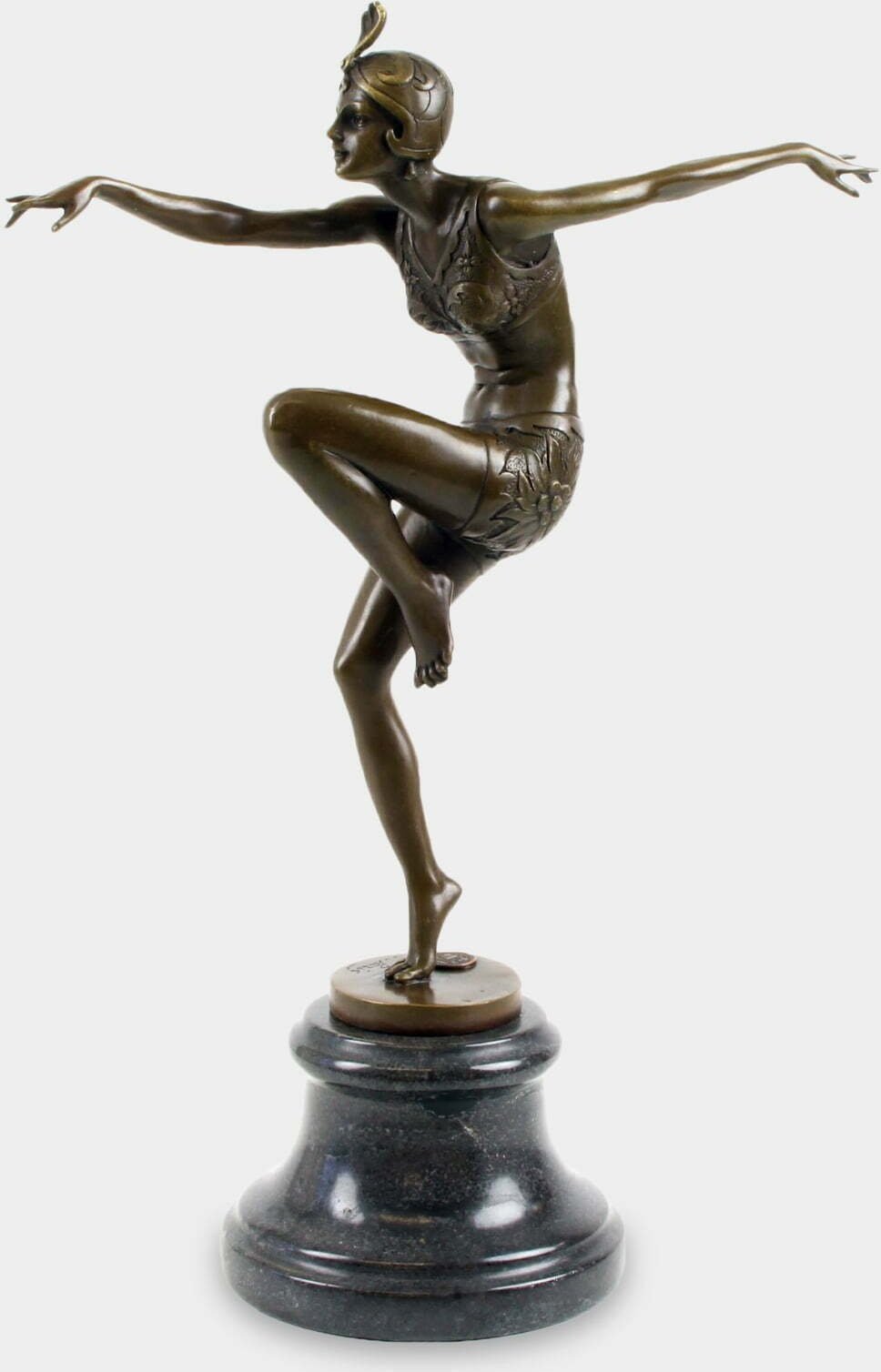 rzezbyzbrazu Tancerka Con Brio w Kostiumie Rzeźba z Brązu
