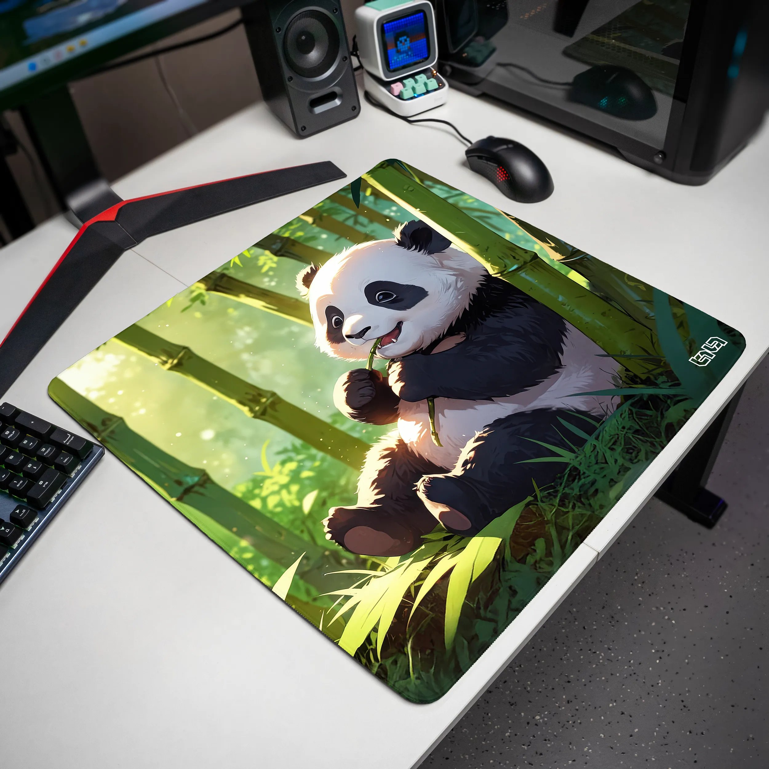 PODKŁADKA POD MYSZKĘ XXL Panda i Smakowity Bambus 50x50 TILT