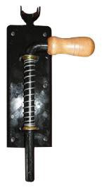 Zasuwa sprężynowa z drewnianą rączka czarna 500mm