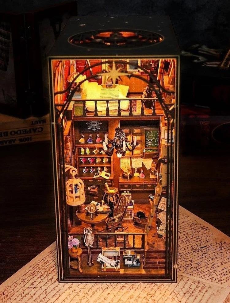 Domus Kits 2Kids Toys układanka Zatrzymywacz na książki Domek czarodziejki Miry