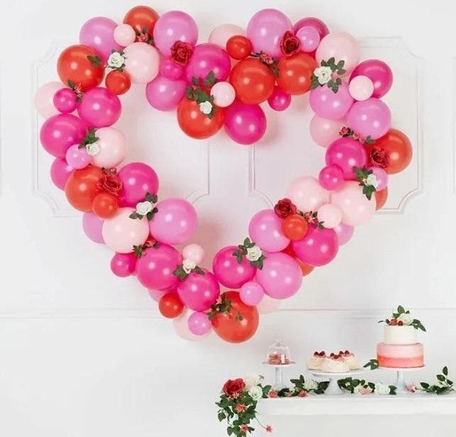 PartyDeco Girlanda balonowa ze stelażem Serce różowa 160cm
