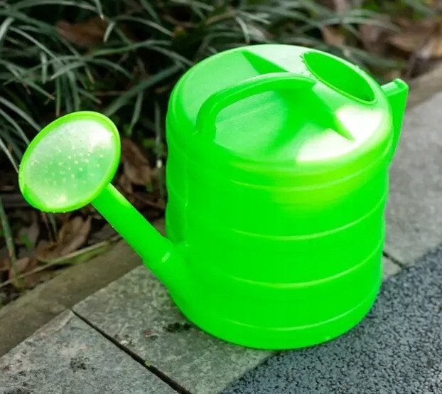 Black Forest | Konewka ogrodowa 10l | owalna plastikowa do podlewania z sitkiem podlewaczka