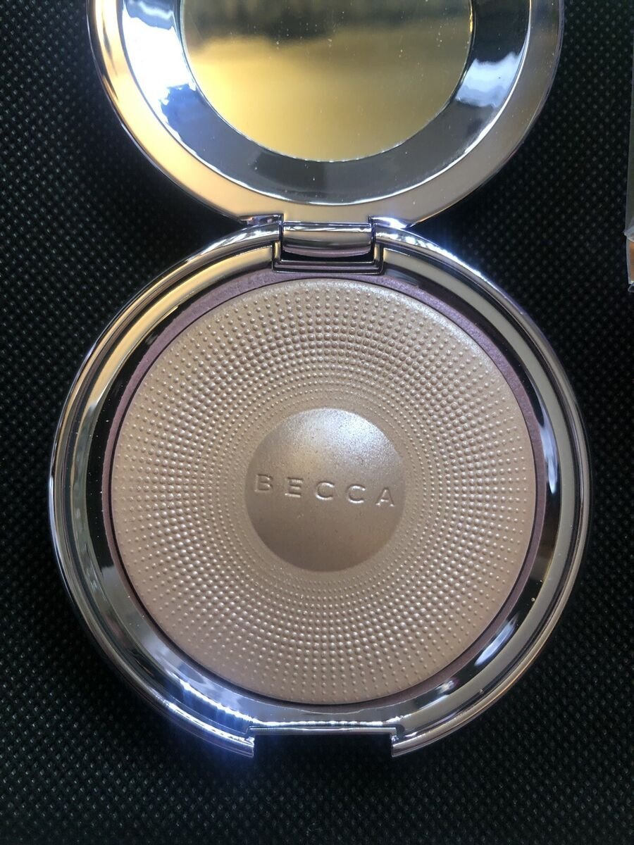 Becca Pearl Glow – Rozświetlacz w proszku dla promiennej cery