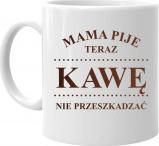 Koszulkowy Mama pije teraz kawę - nie przeszkadzać kubek z nadrukiem