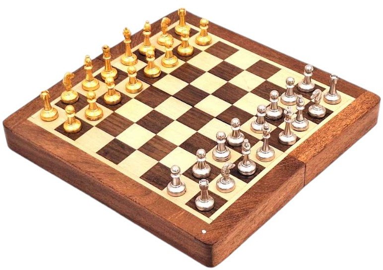 Magnetyczne Szachy mosiężne w pudełku drewnianym