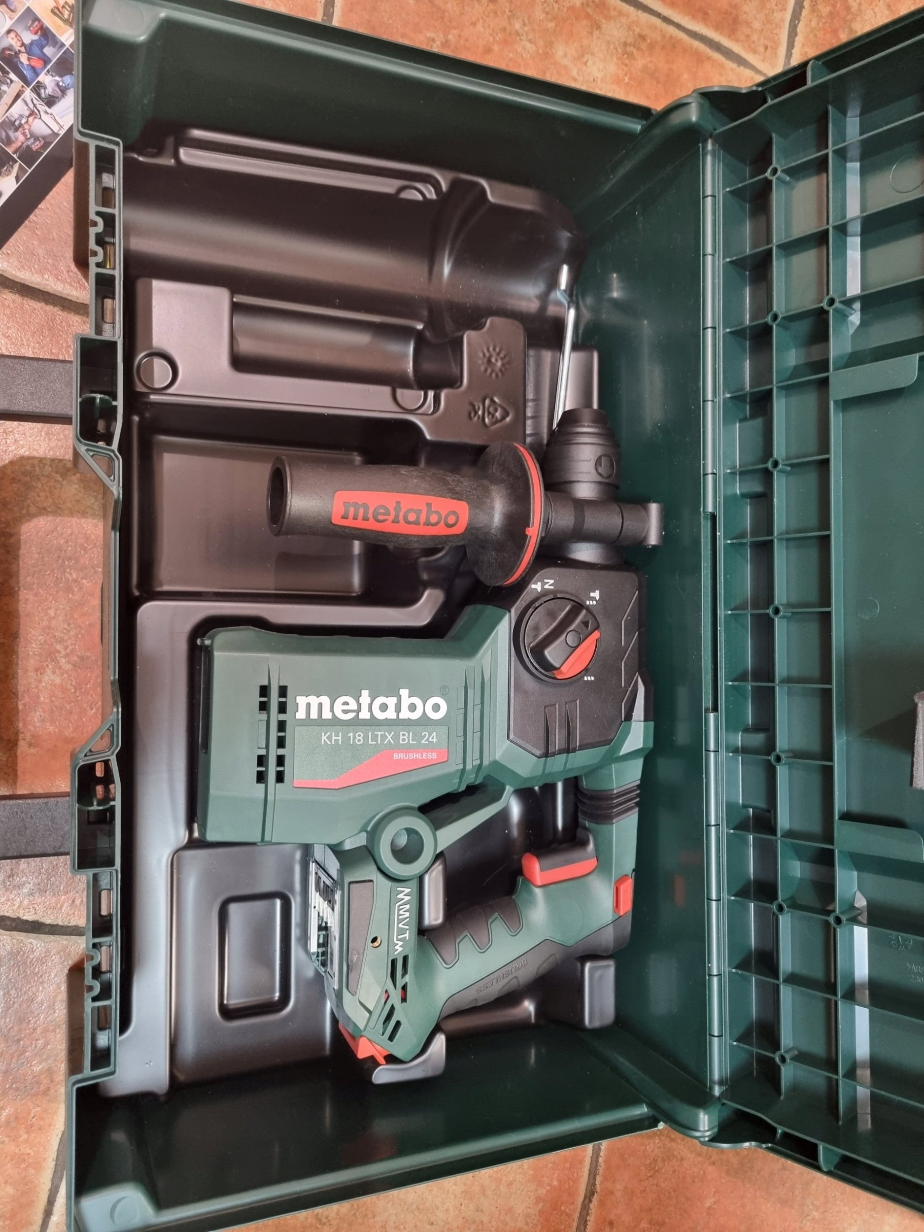 Młotowiertarka Metabo MÅOT UDAROWY OBROTOWY AKUMULATOROWY KH 18 LTX BL 24