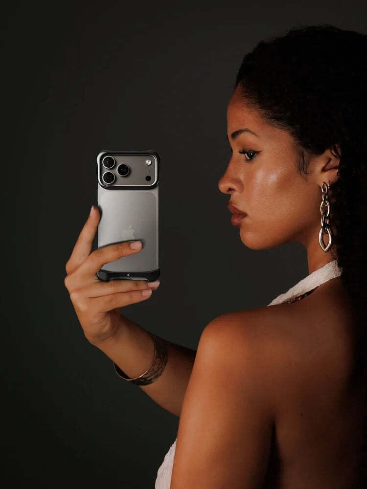 Arc Pulse - Aluminum Protective Case for iPhone 17 Pro, Silver