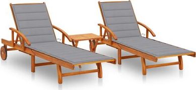 vidaXL Leżaki z poduszkami i stolikiem lite drewno akacjowe 2 szt.