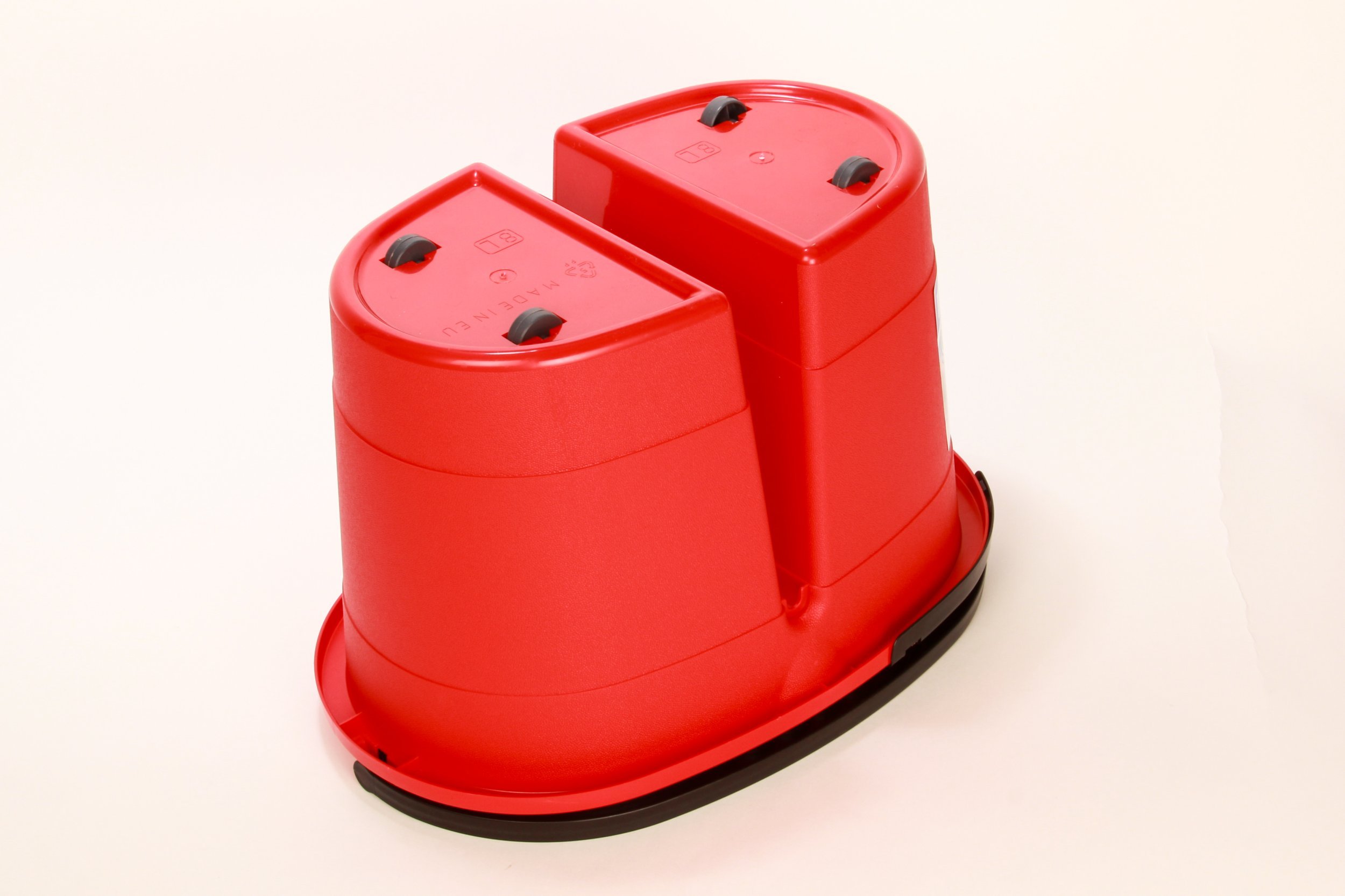 BUCKET 16L WITH WHEELS AND SQUEEZER