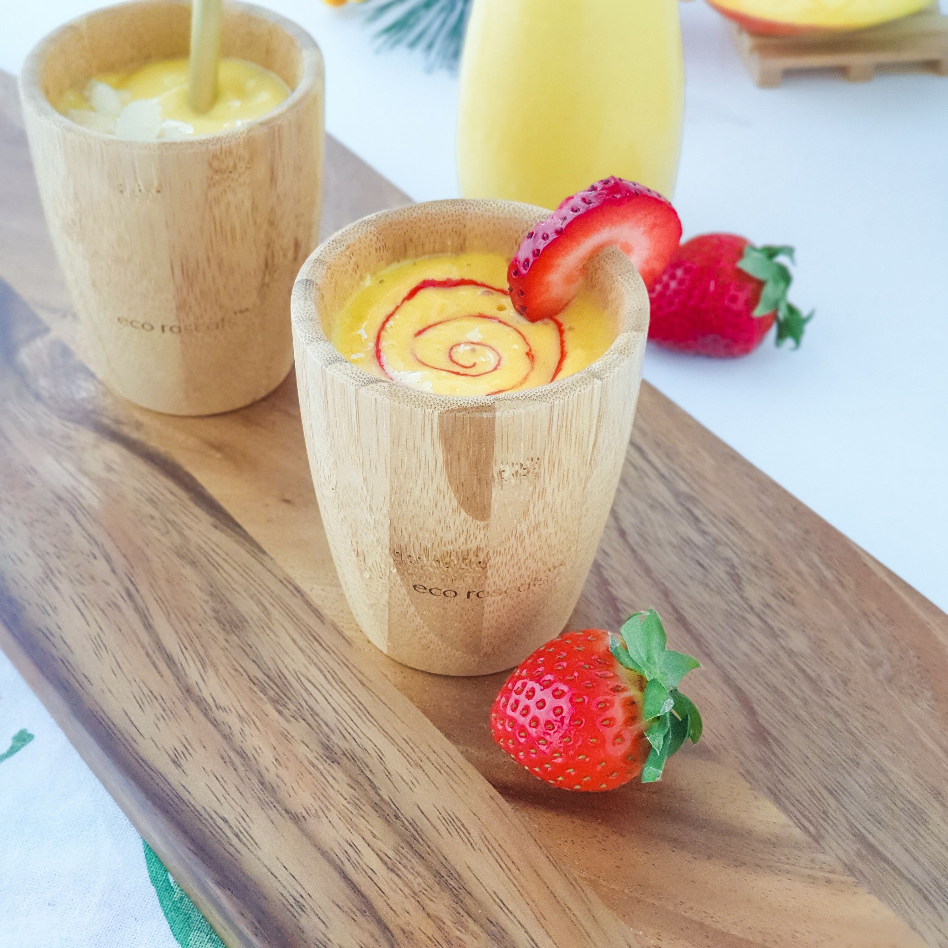 ECO RASCALS ECORASCALS* Kubek bambusowy o pojemności 240 ml z silikonową nakładką w kolorze różowy