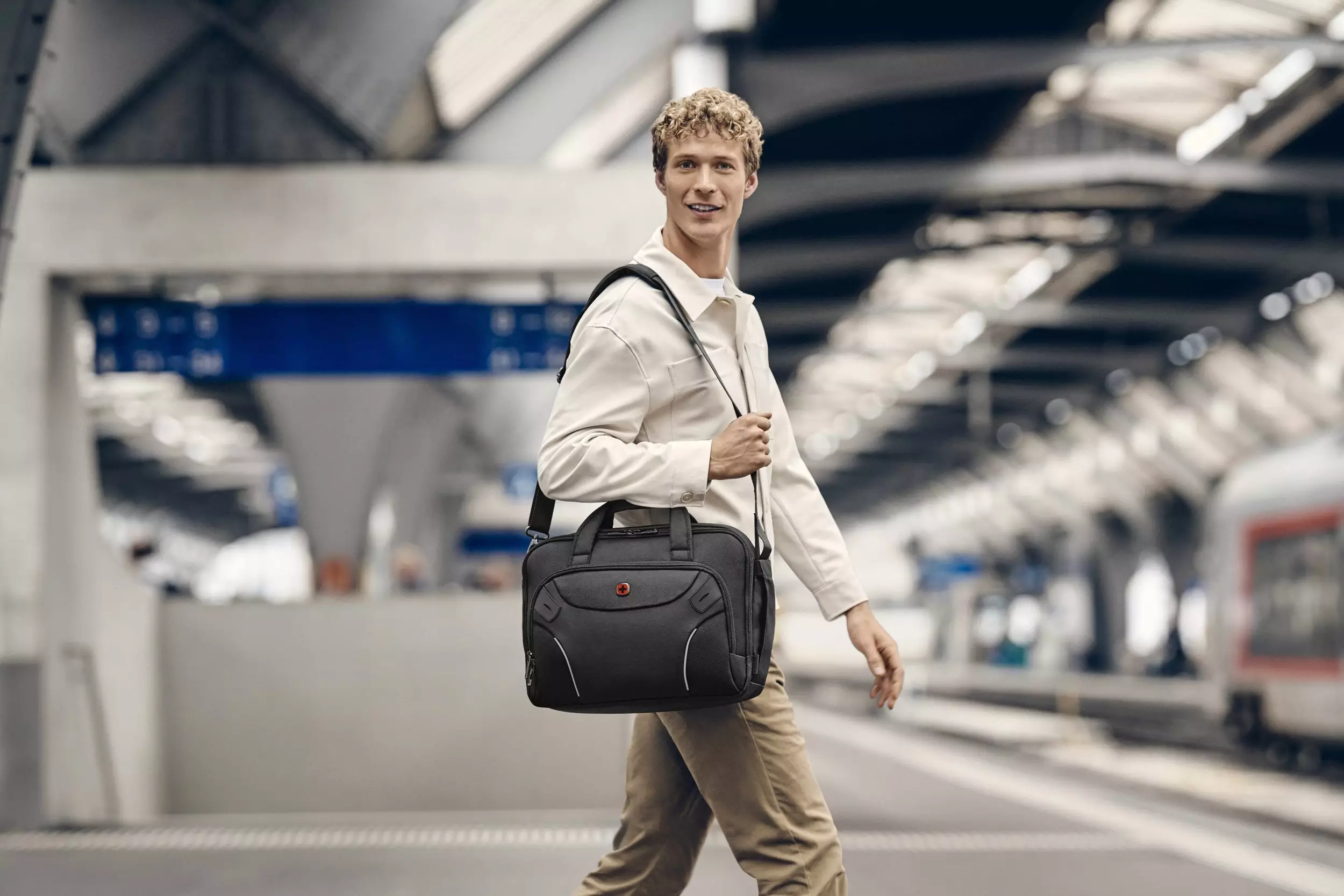 WENGER Cosmic Brief 35,56cm 14Zoll - 40,64cm 16Zoll Laptop Briefcase with Tablet Pocket Black