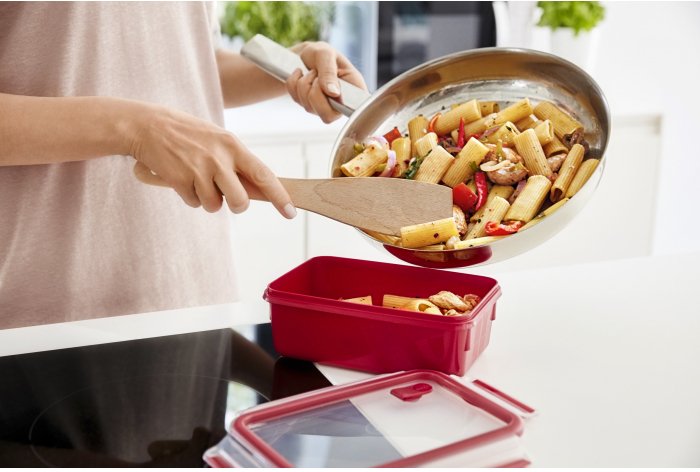 Emsa Clip'amp;Micro 0,55 L czerwony