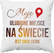 Koszulkowy Moje ulubione miejsce na świecie jest obok ciebie - poduszka z nadrukiem