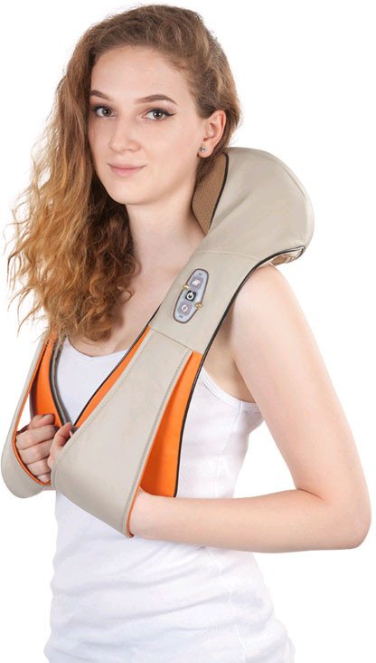 Masażer z ogrzewaniem Shiatsu masuje ramiona kark