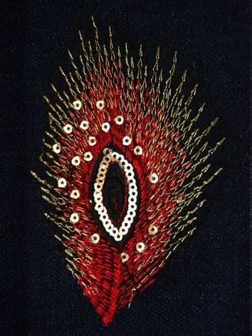 The Clay and Paint Factory Naprasow. Haft. Pawie Pióro Czerwone