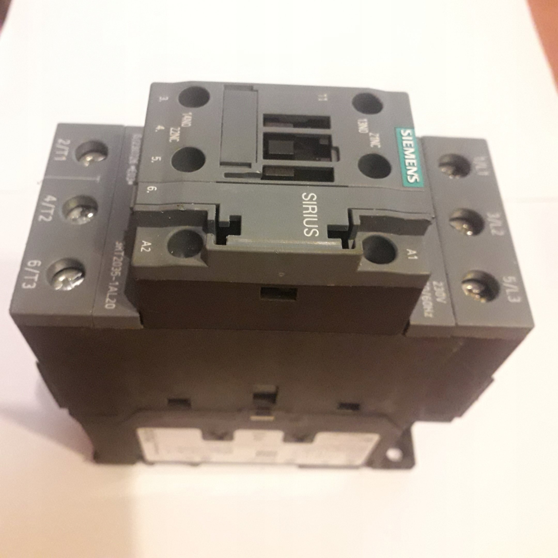 Stycznik mocy, AC-3e/AC-3, 41 A, 18,5 kW /400 V, 3-bieg., 230 V AC, 50/60 Hz, styki pomocnicze: 1 NO + 1 NC, zacisk3RT2035-1AL20