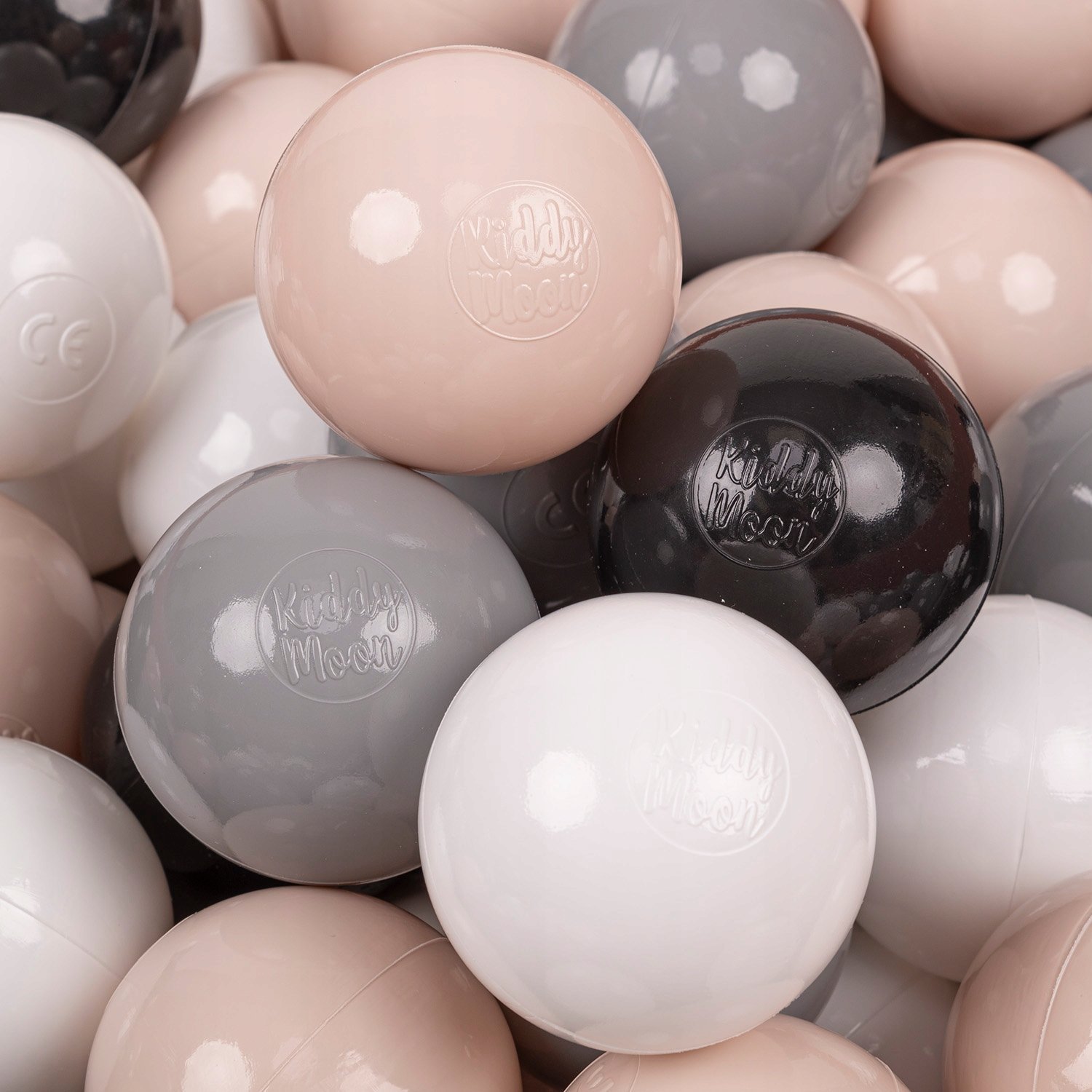 KiddyMoon KiddyMoon Plastikowe piłeczki 7cm pastelowy beż-szary-biały-czarny 50 Zabawka zestaw kulek