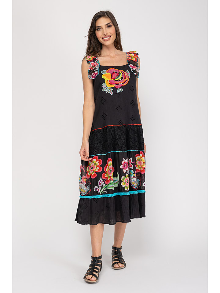 Sukienka w kolorze czarnym