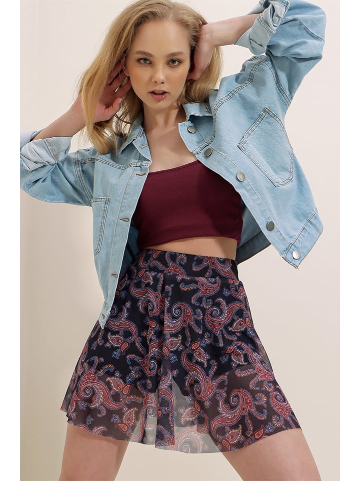 Kurtka dżinsowa w kolorze błękitnym