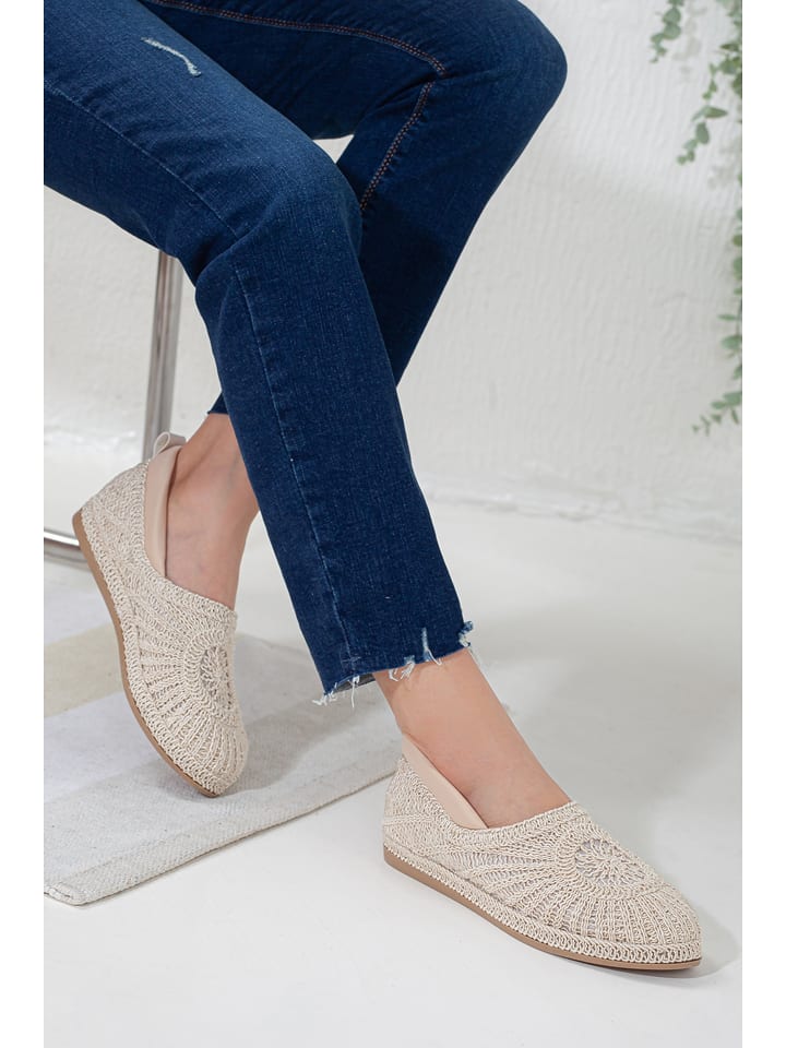 Slippersy w kolorze beżowym