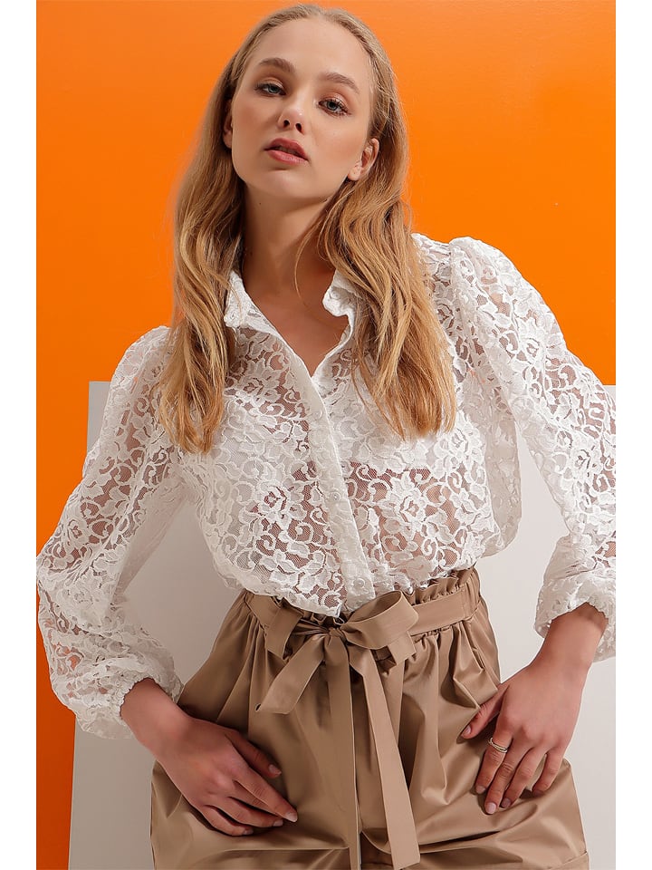 Bluzka w kolorze białym